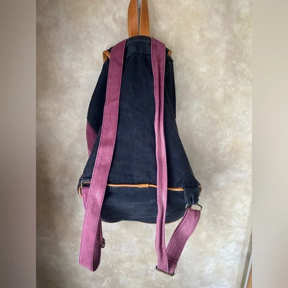 Arizona Jean Company Vintage Multicolor Canvas Backpack with Leather Accents - Picture 3 of 11